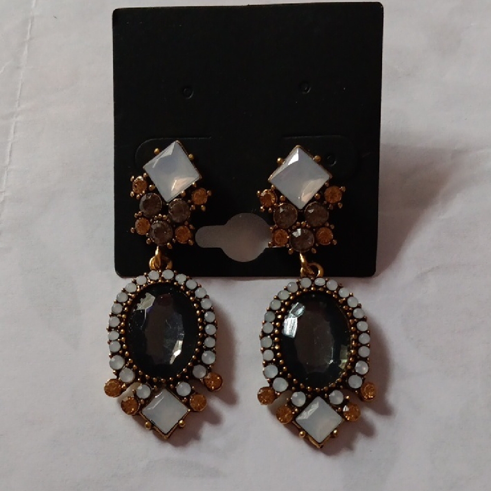 Stunning Special Occassion Dangle Earrings New!